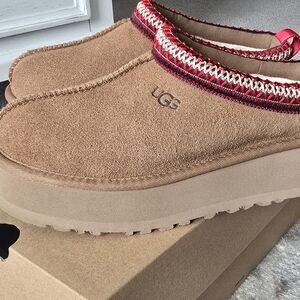 UGG Tazz Women's Chesnut Platform Slippers Size 6